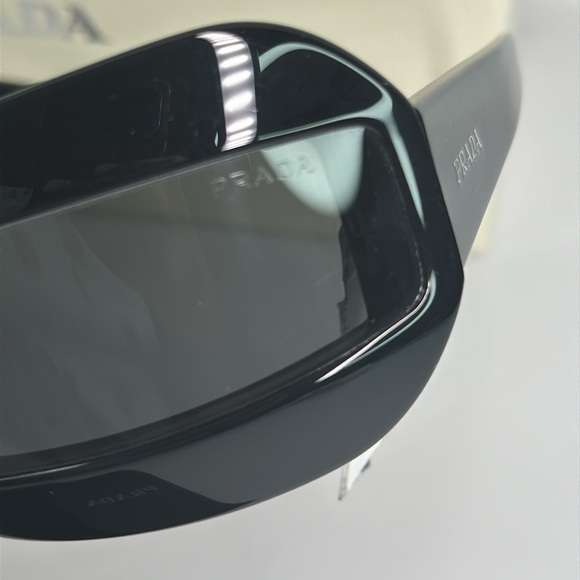 New Authentic Prada Runway SPR30Y-1AB-5S0 120 3N Sunglasses-Black - Picture 15 of 15